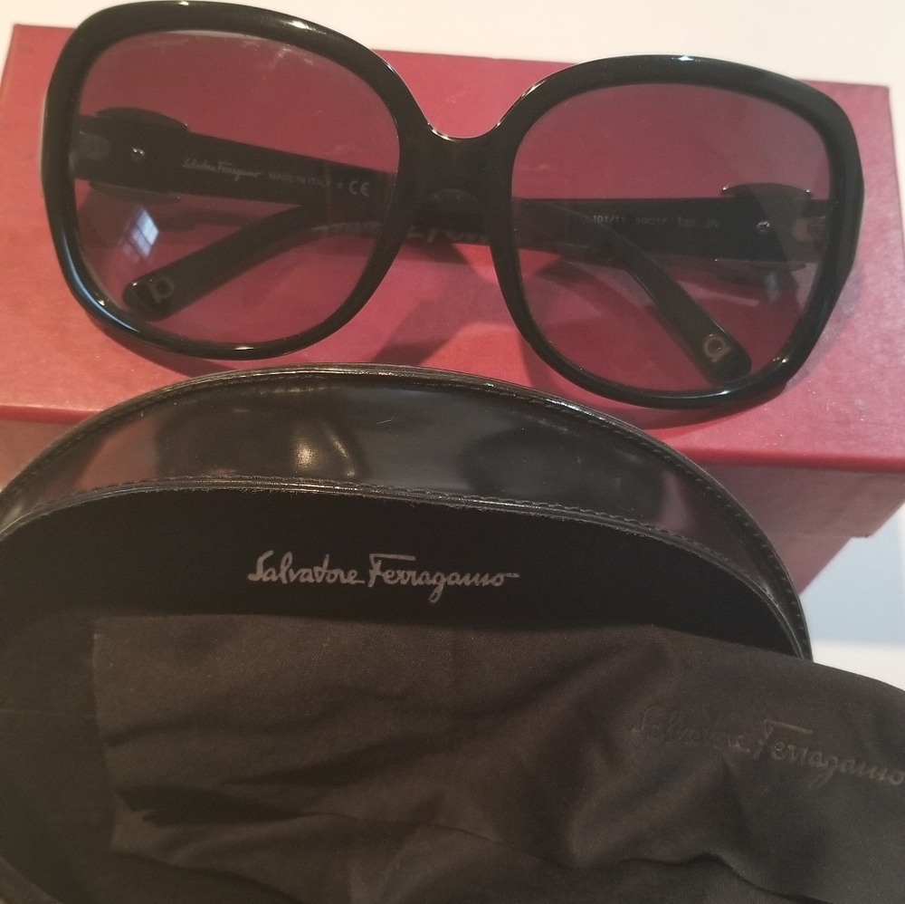 Ferragamo oversized round Sunglasses